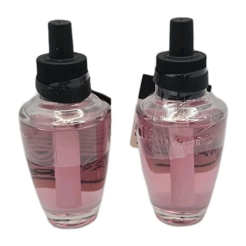 Bath‎ & Body Works Milk Bar Birthday Cake Retired 2 Wallflowers Bulbs